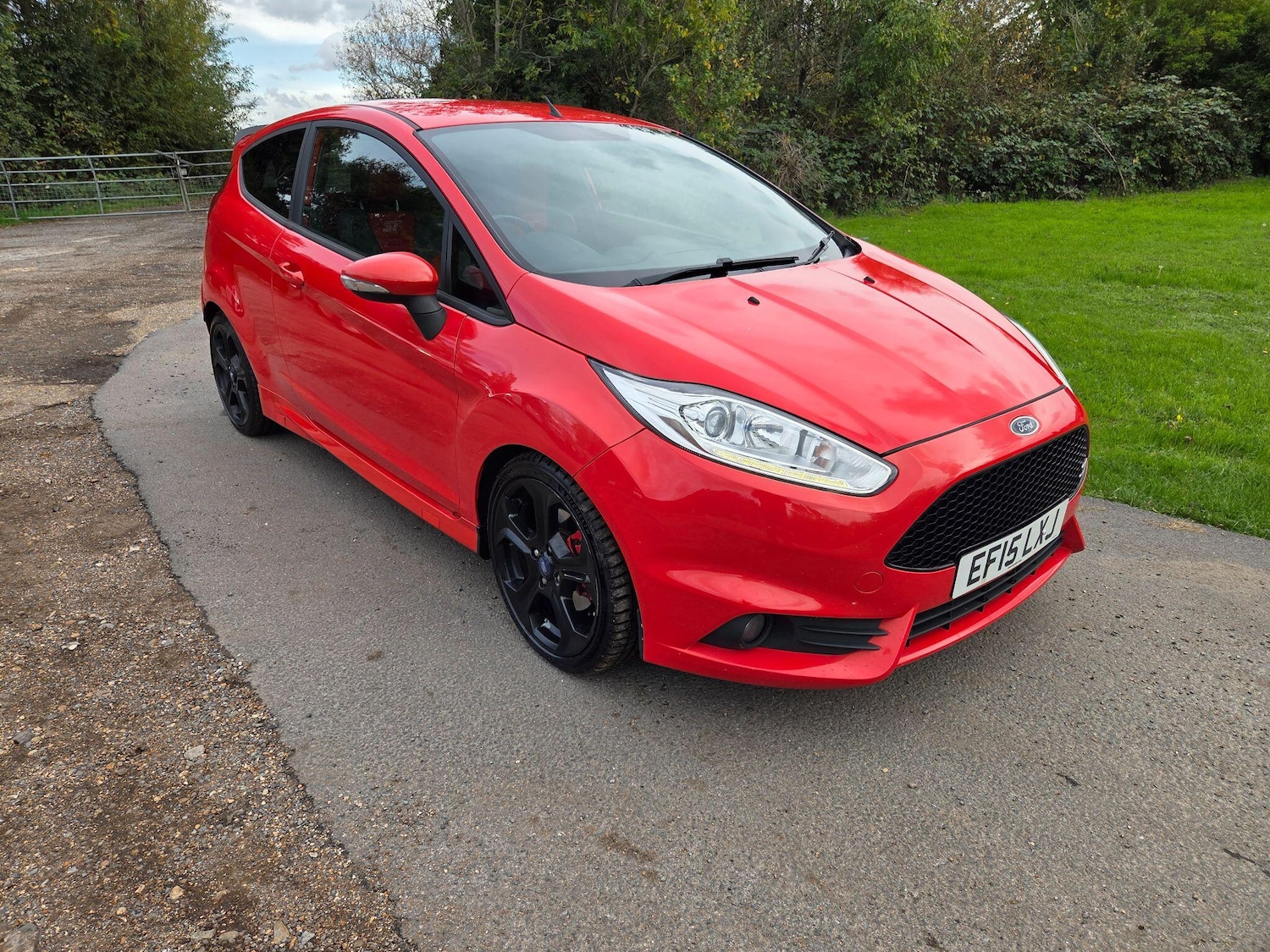 Used Ford Fiesta 2015 for sale - 76348958: Photo 2