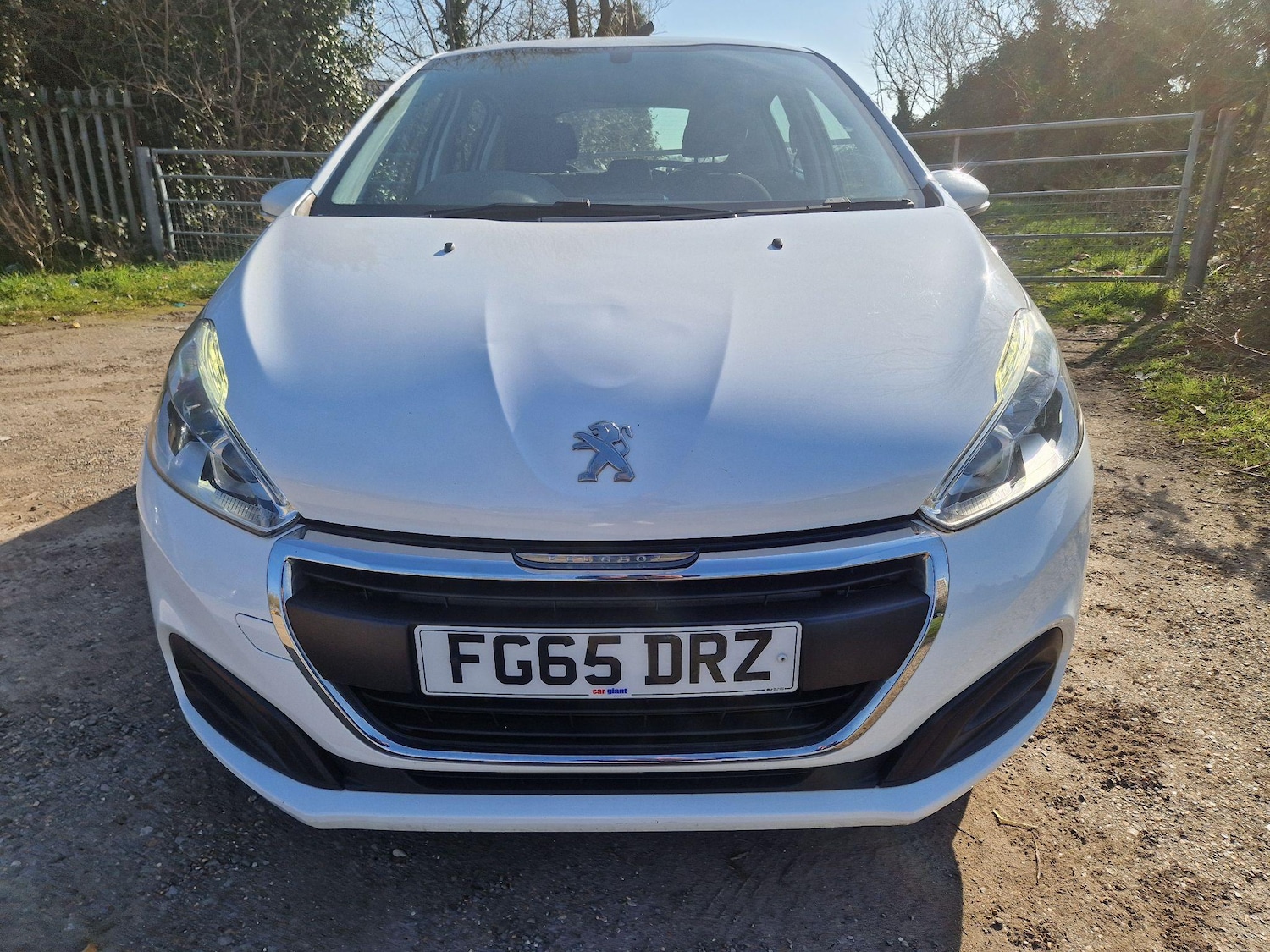 Used Peugeot 208 2015 for sale - 76645657: Photo 2