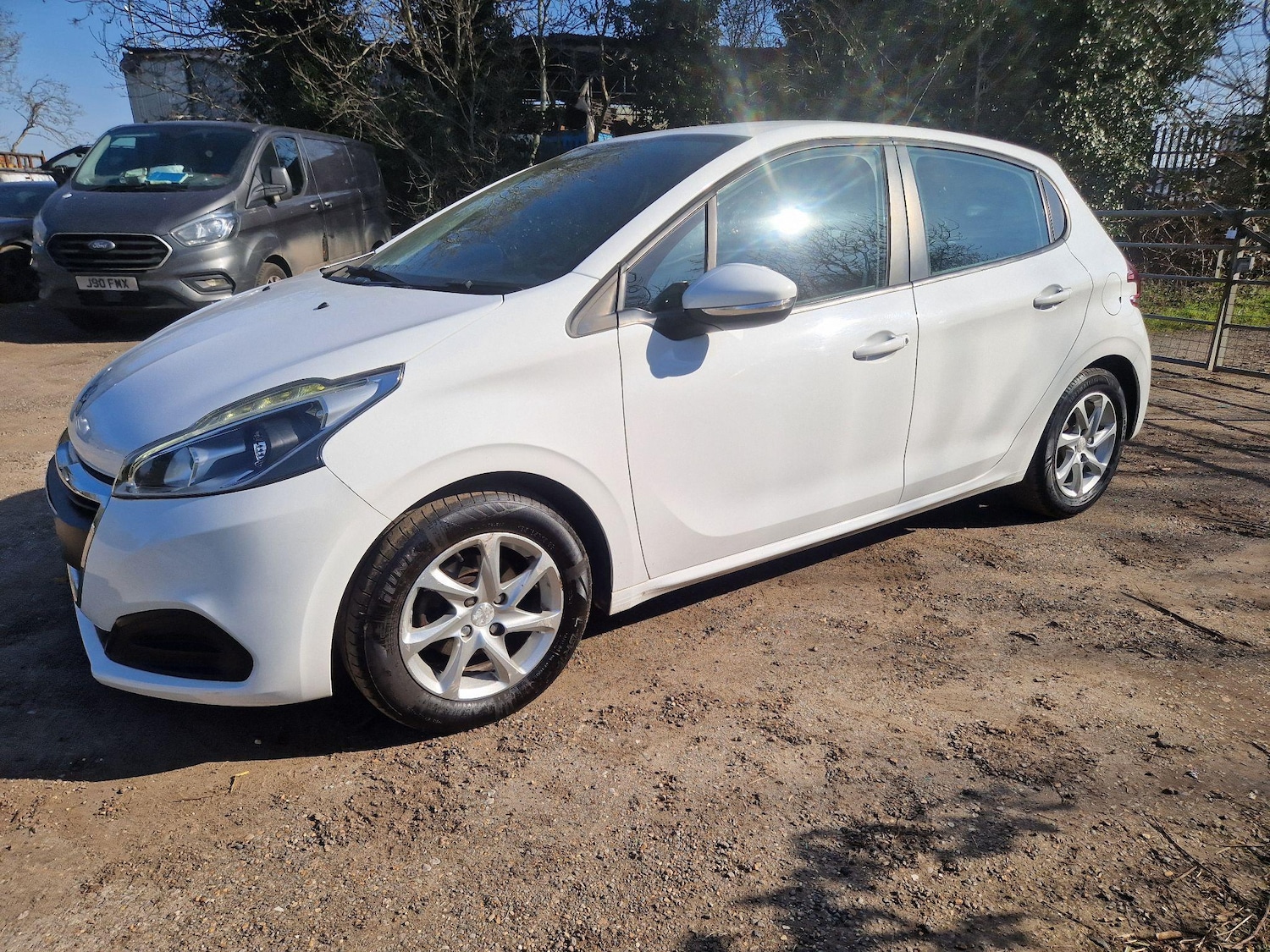 Used Peugeot 208 2015 for sale - 76645657: Photo 4