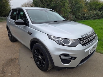 Used Land Rover Discovery Sport 2017 for sale - 76239031: Photo