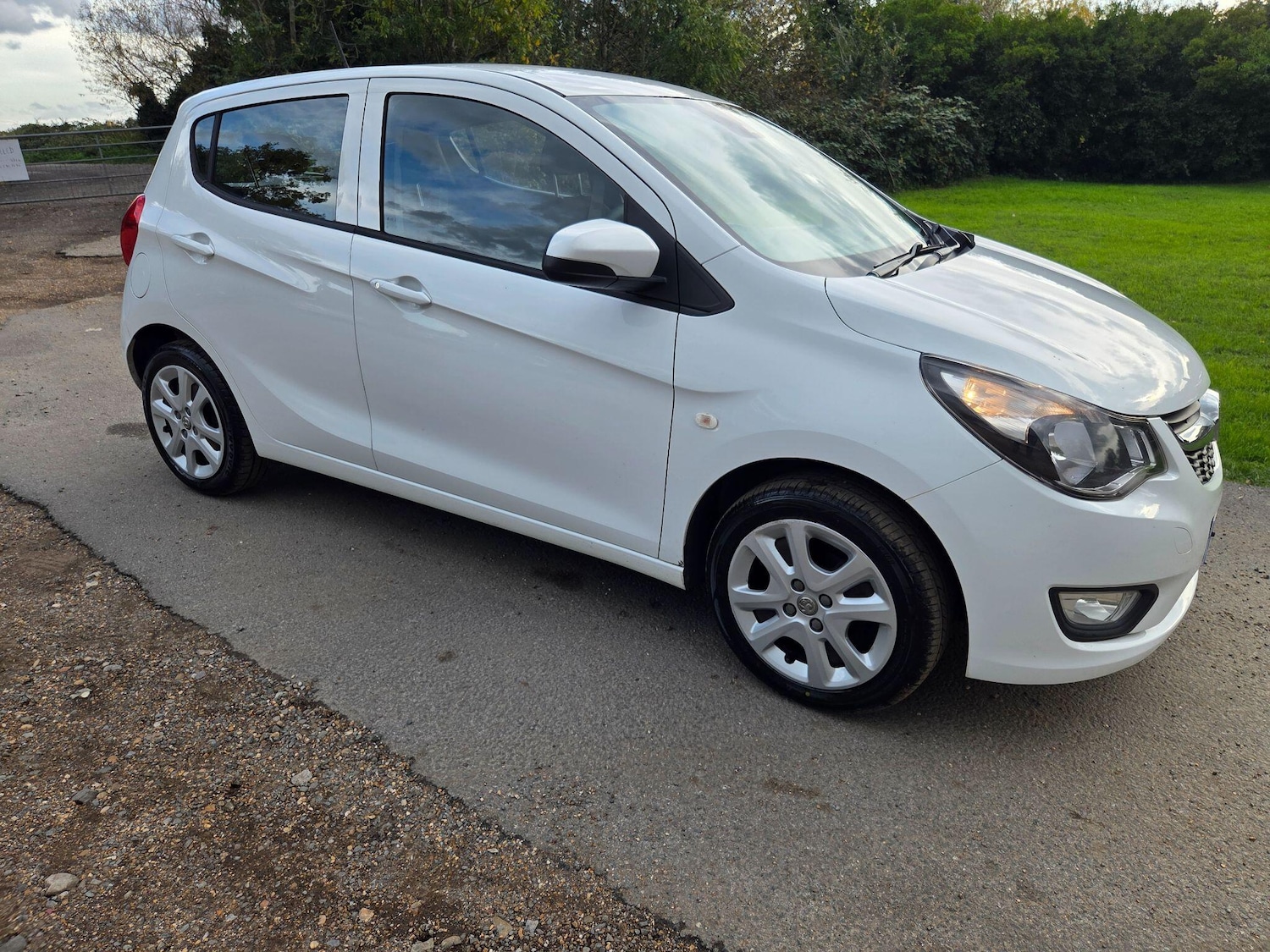 Used Vauxhall Viva 2015 for sale - 76348761: Photo 2
