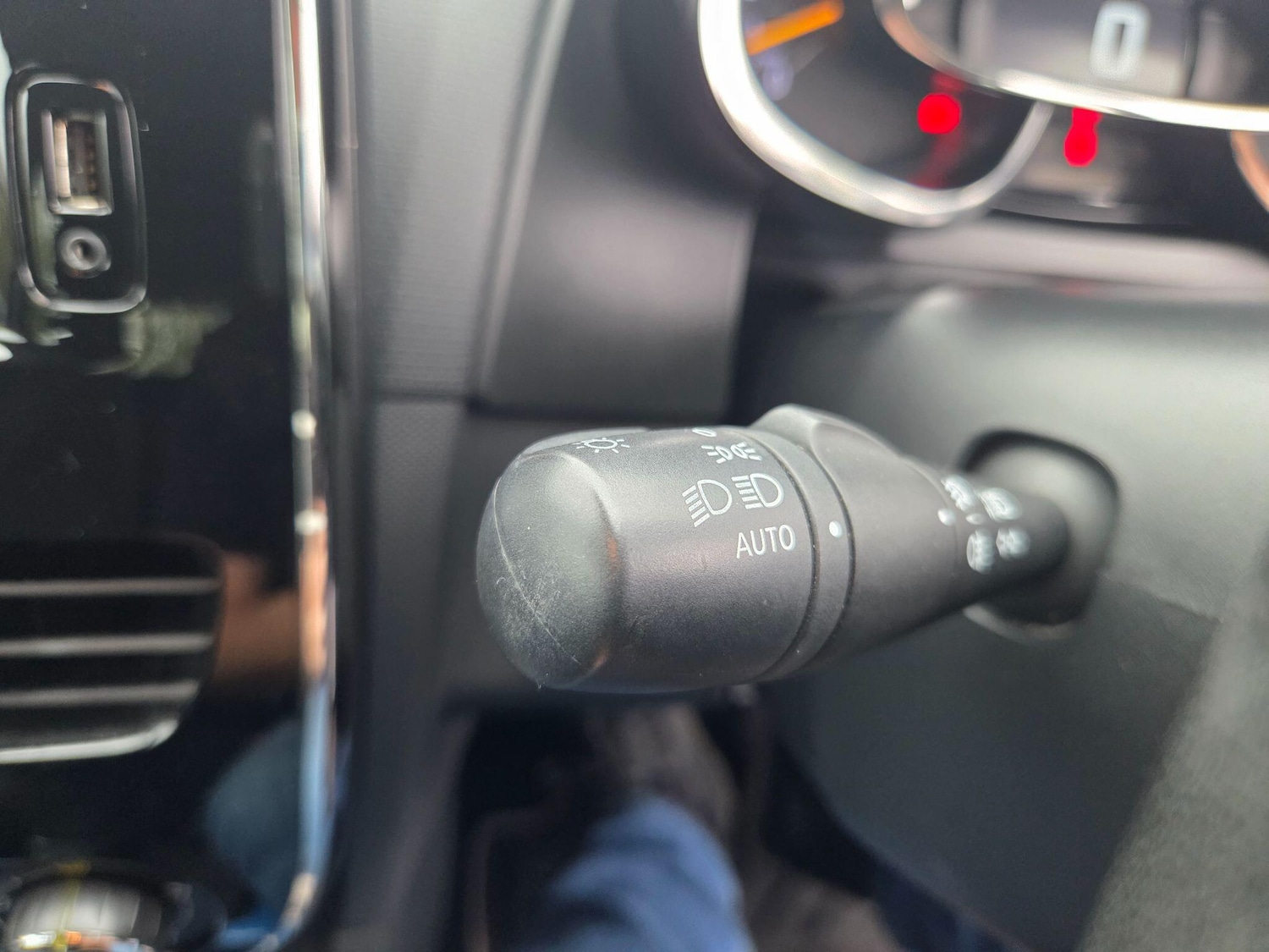 Used Renault Clio 2013 for sale - 76597016: Photo 17