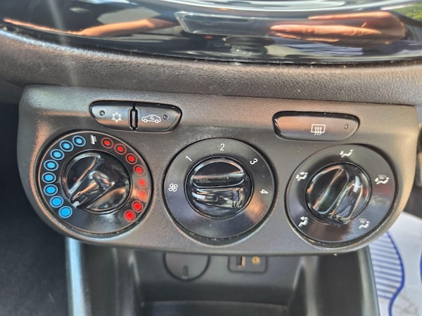 Used Vauxhall Corsa 2015 for sale - 75990207: Photo 17