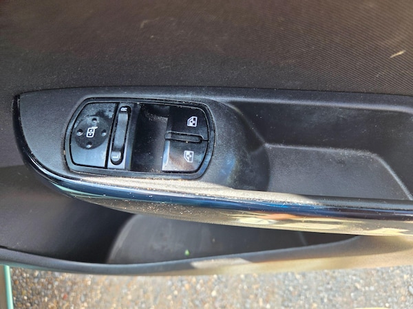 Used Vauxhall Corsa 2015 for sale - 75990207: Photo 19