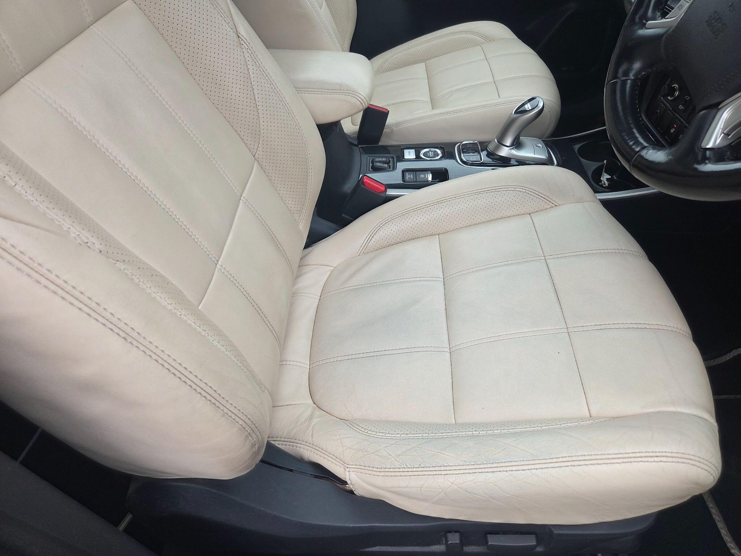 Used Mitsubishi Outlander 2017 for sale - 77290826: Photo 38