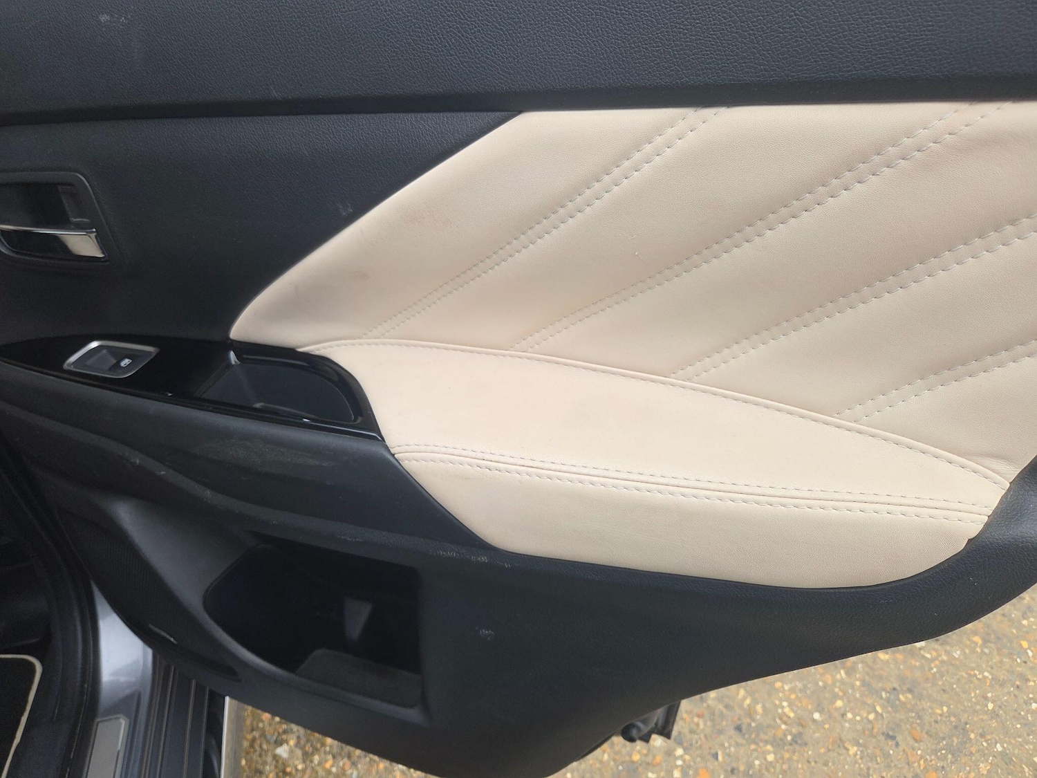 Used Mitsubishi Outlander 2017 for sale - 77290826: Photo 41