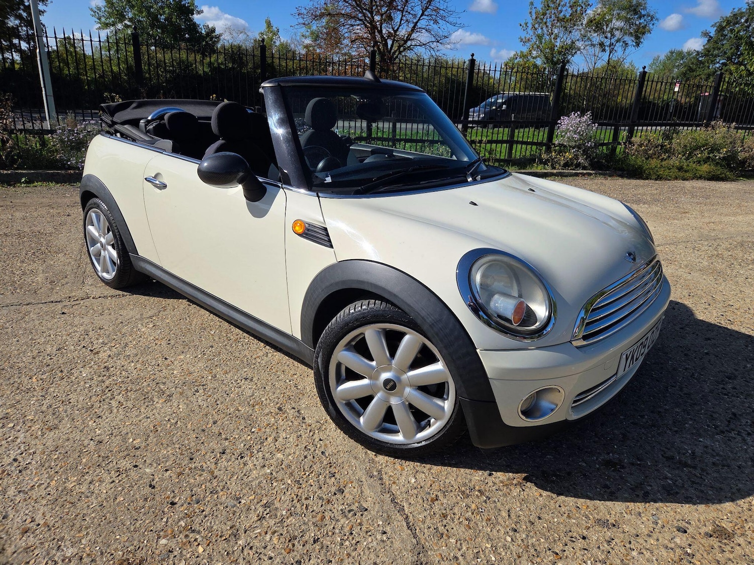 Used MINI Convertible 2009 for sale - 75927626: Photo 1