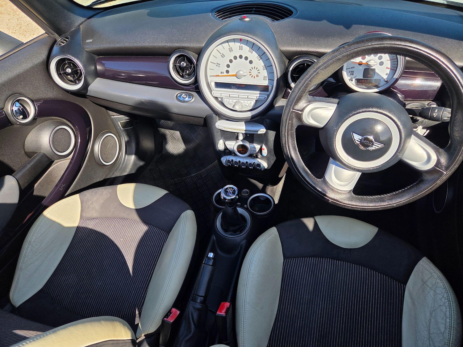 Used MINI Convertible 2009 for sale - 75927626: Photo 10