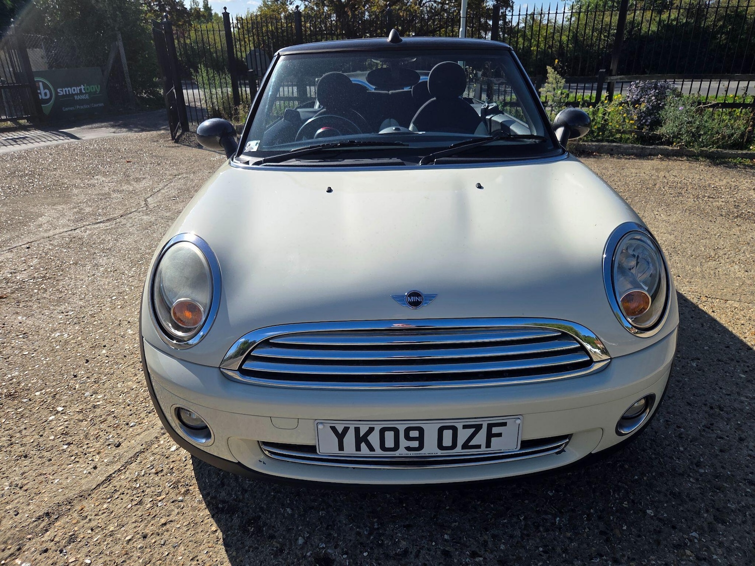 Used MINI Convertible 2009 for sale - 75927626: Photo 2