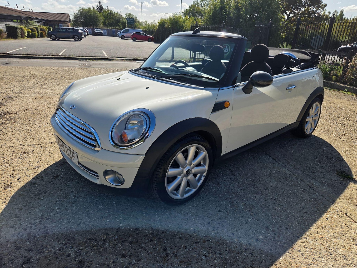 Used MINI Convertible 2009 for sale - 75927626: Photo 3