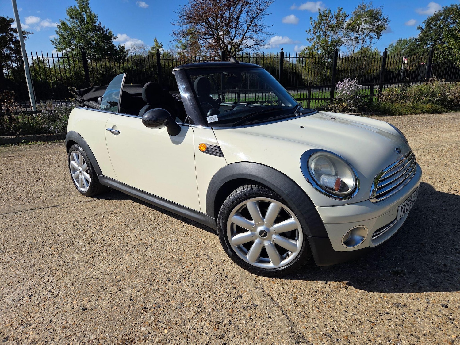 Used MINI Convertible 2009 for sale - 75927626: Photo 5