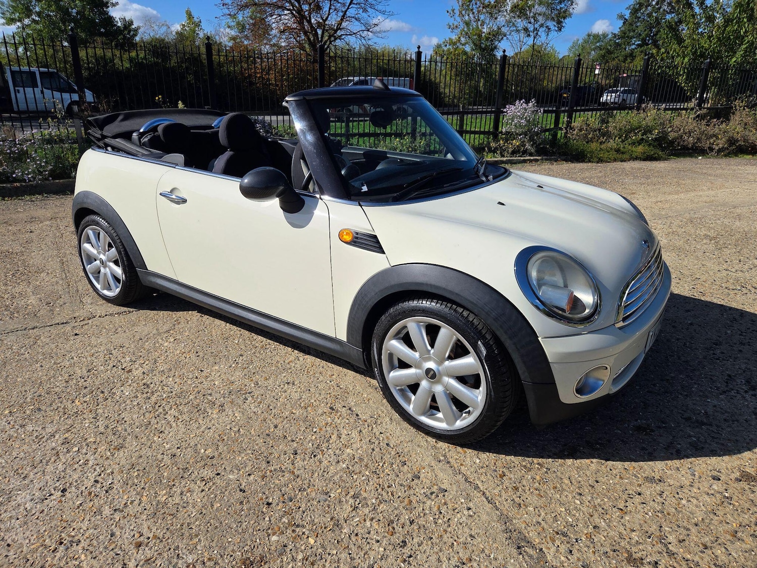 Used MINI Convertible 2009 for sale - 75927626: Photo 7