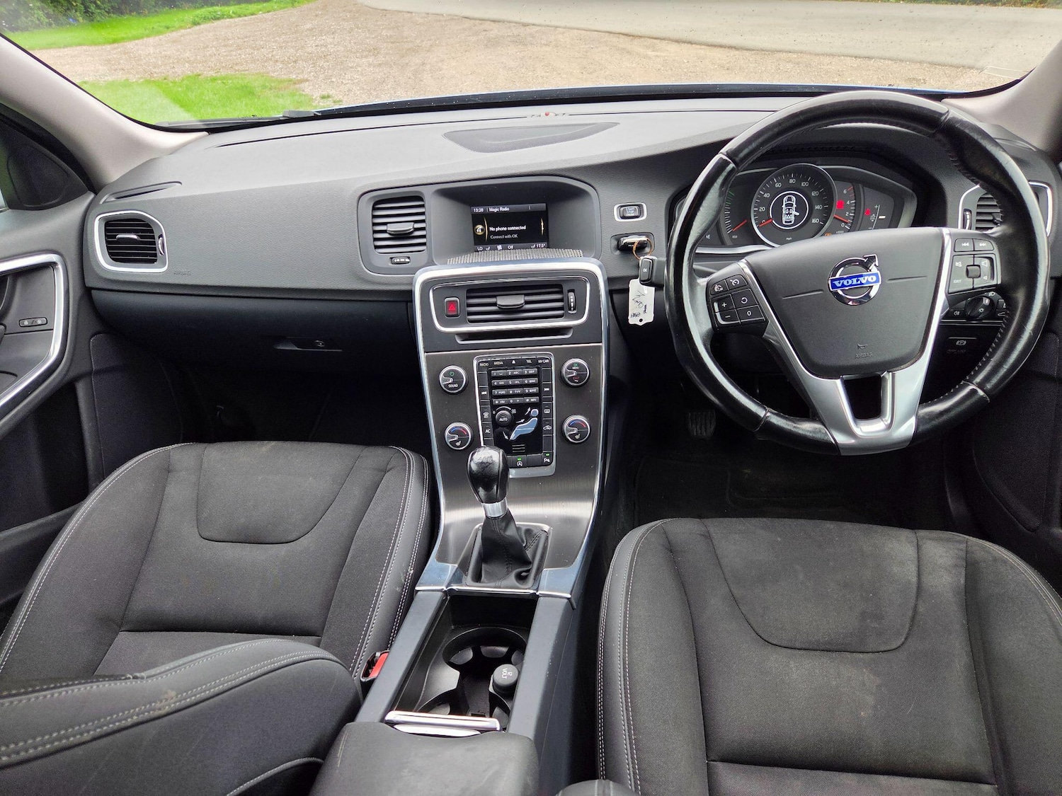 Used Volvo V60 2013 for sale - 75926640: Photo 13