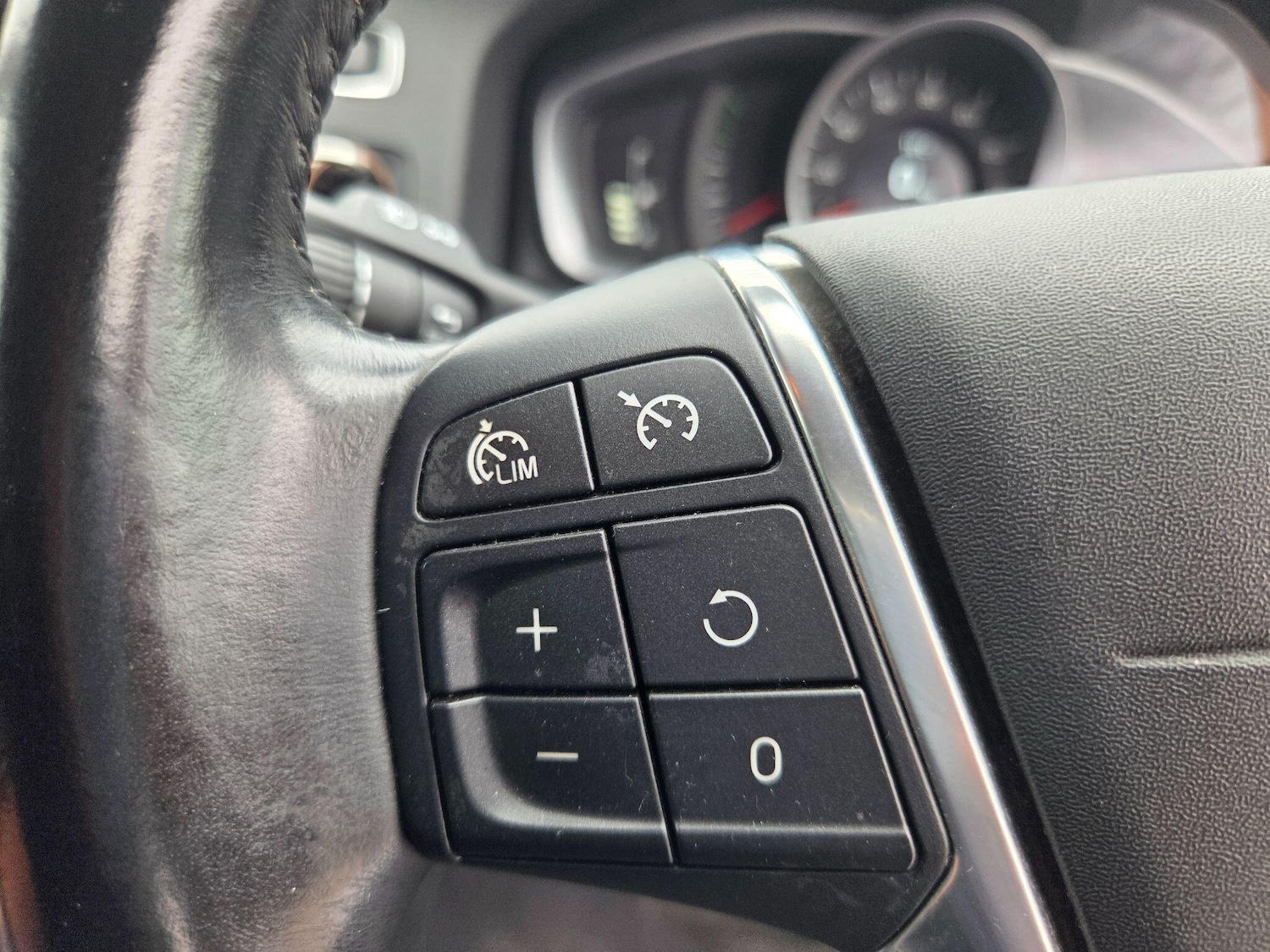 Used Volvo V60 2013 for sale - 75926640: Photo 16