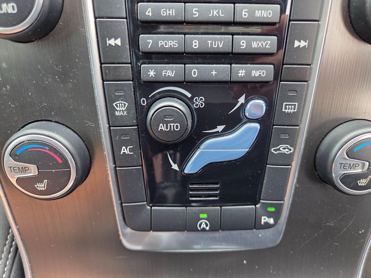 Used Volvo V60 2013 for sale - 75926640: Photo 19