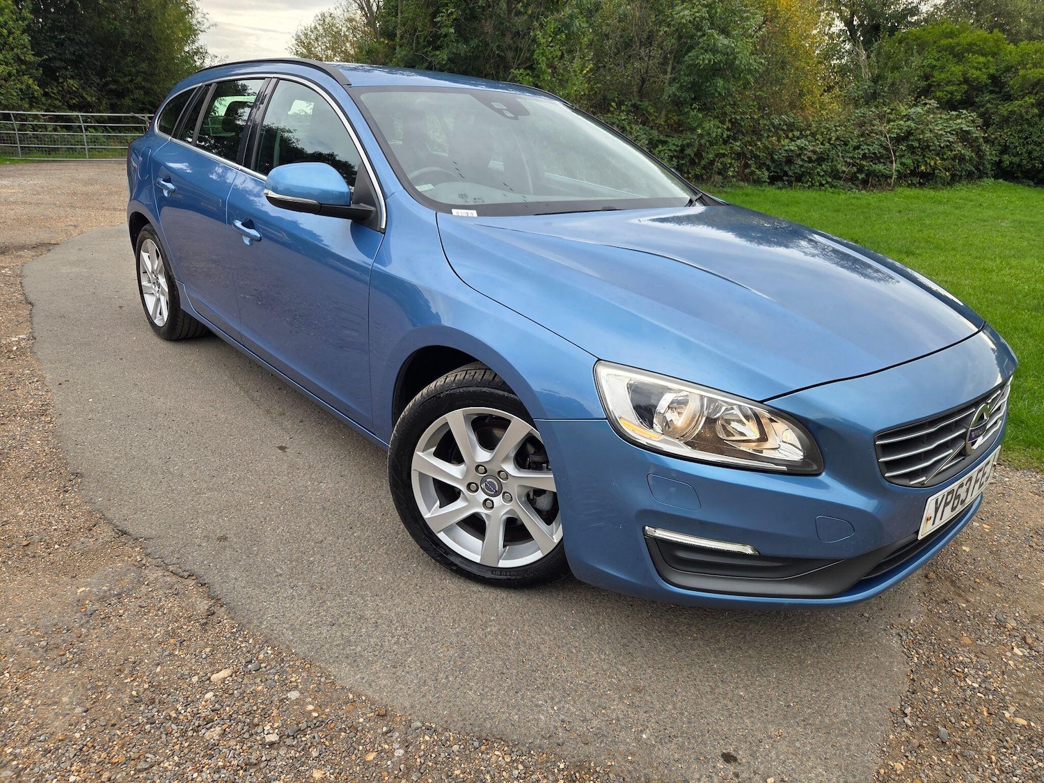 Used Volvo V60 2013 for sale - 75926640: Photo 6