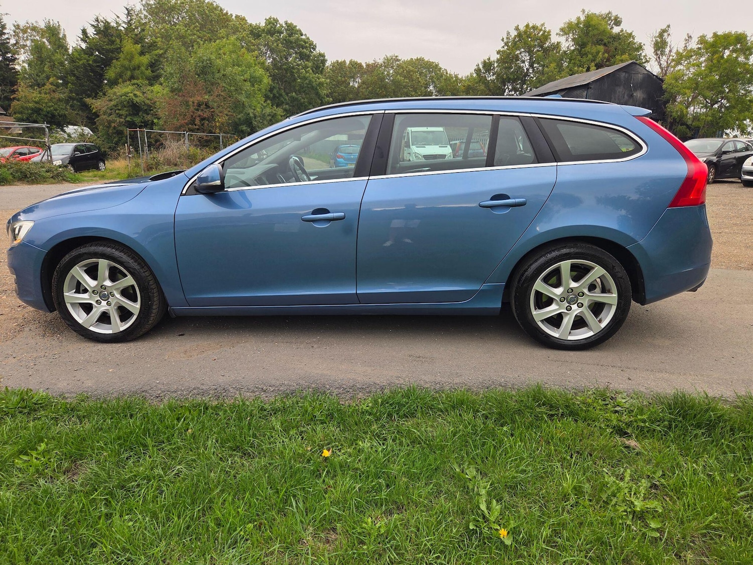 Used Volvo V60 2013 for sale - 75926640: Photo 9
