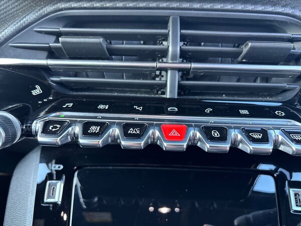 Used Peugeot 2008 2023 for sale - 76015135: Photo 19