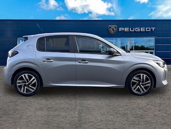 Used Peugeot 208 2023 for sale - 76112469: Photo 2