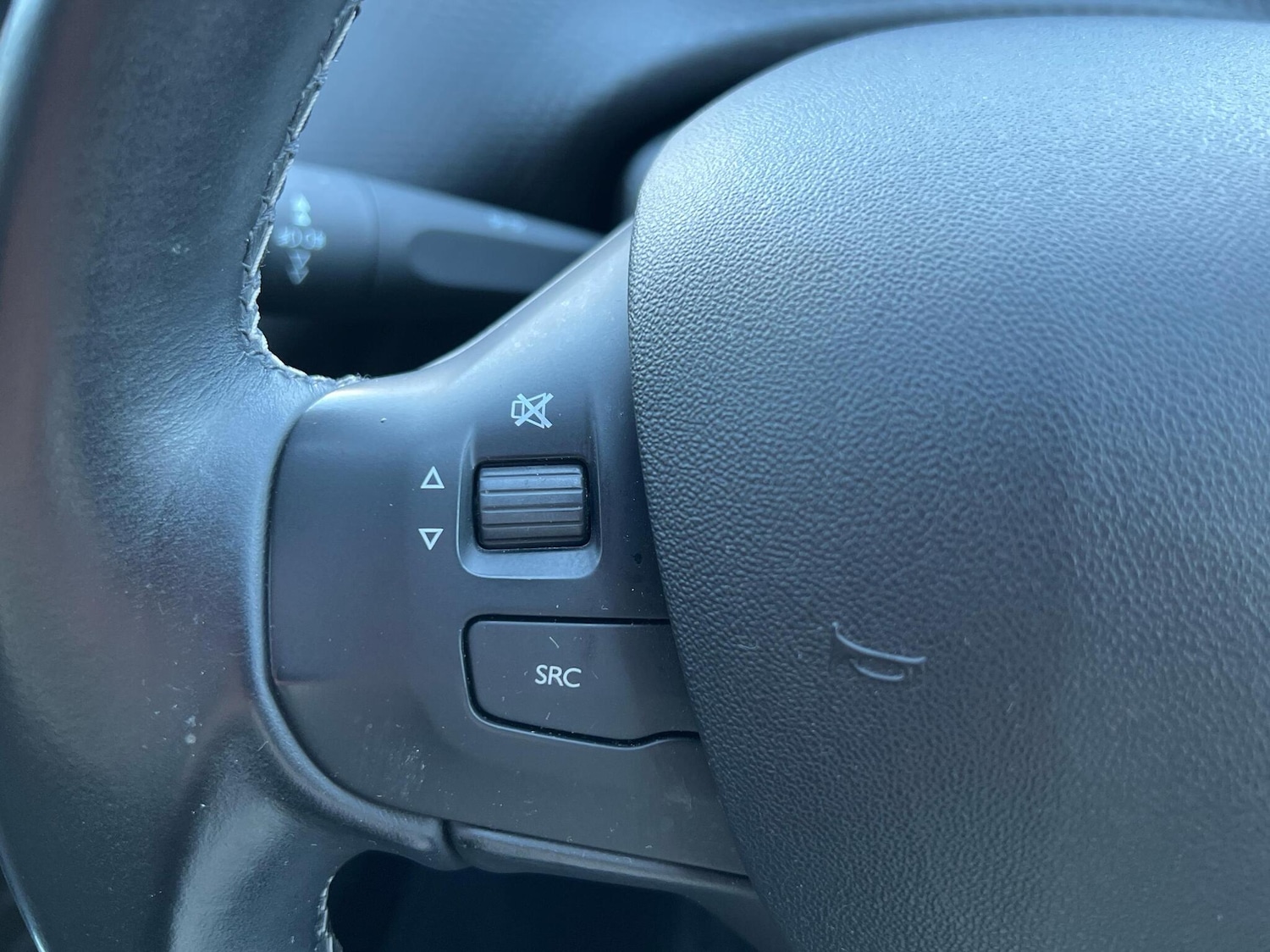 Used Peugeot 2008 2019 for sale - 76673598: Photo 25