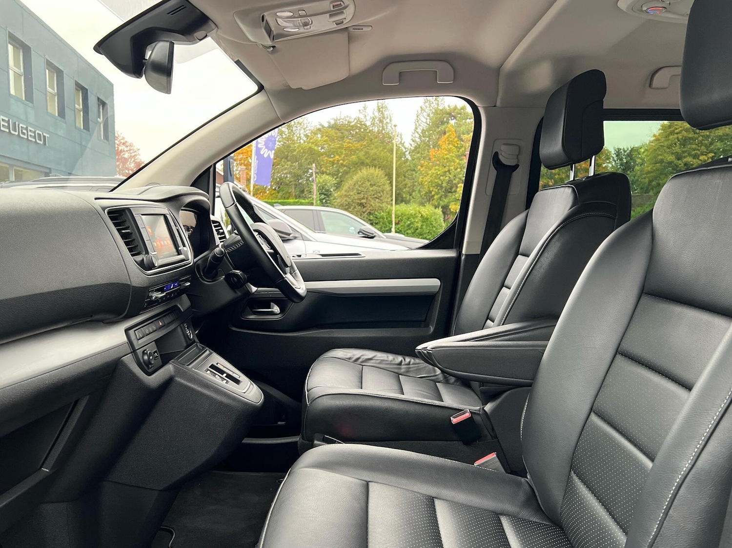 Used Peugeot Traveller 2024 for sale - 76677610: Photo 10