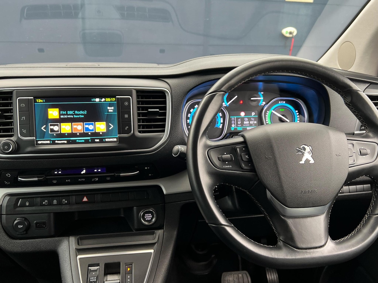 Used Peugeot Traveller 2024 for sale - 76677610: Photo 11