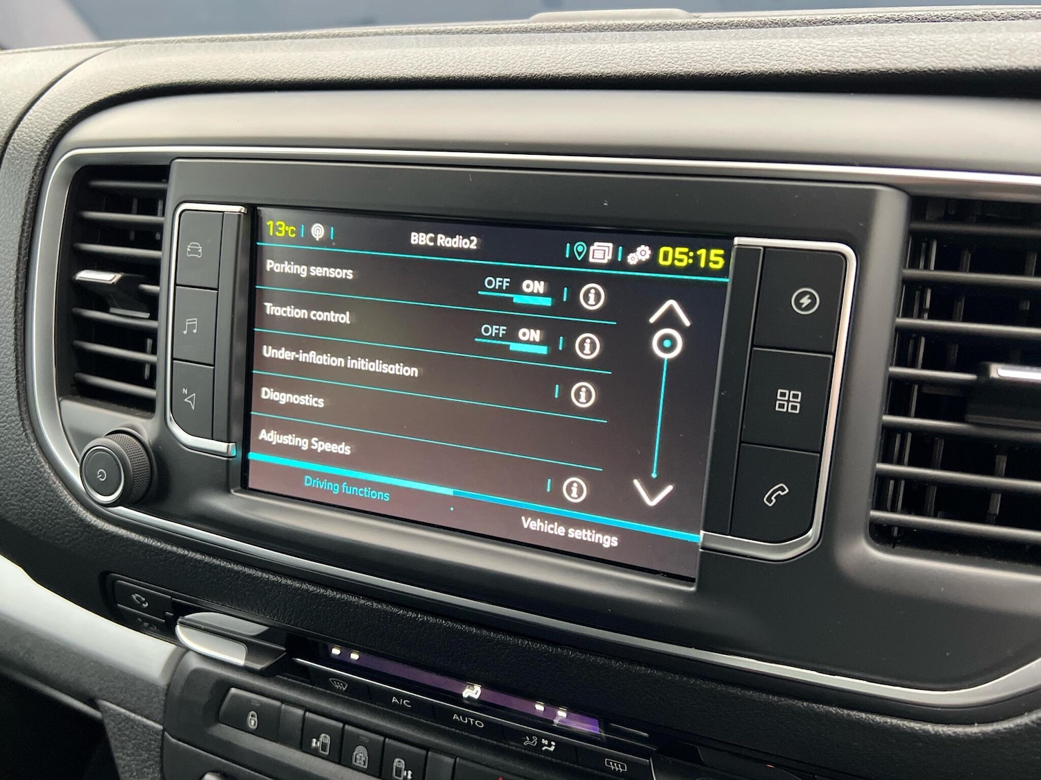 Used Peugeot Traveller 2024 for sale - 76677610: Photo 14