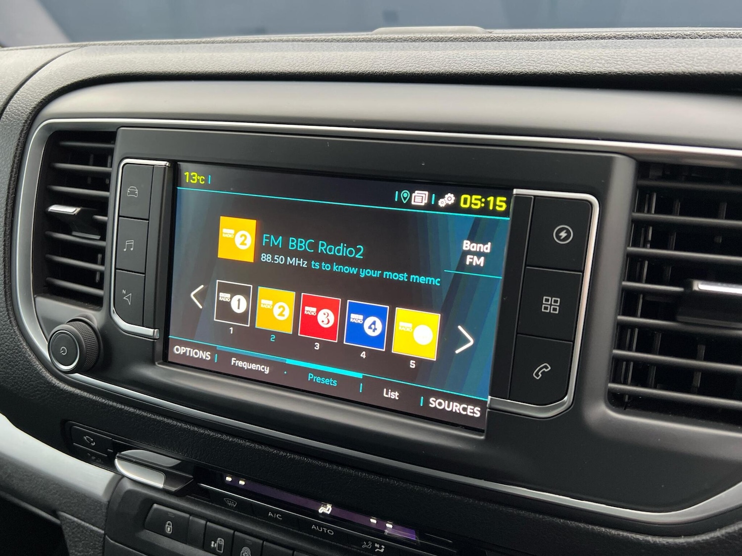 Used Peugeot Traveller 2024 for sale - 76677610: Photo 15