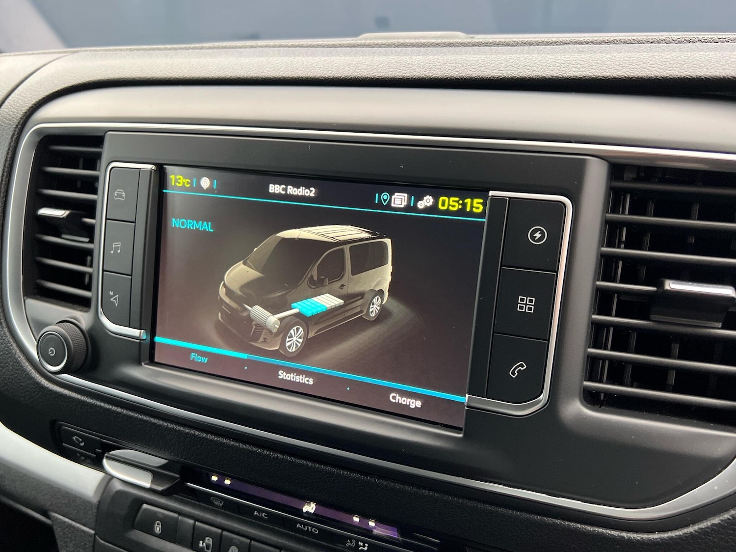 Used Peugeot Traveller 2024 for sale - 76677610: Photo 16