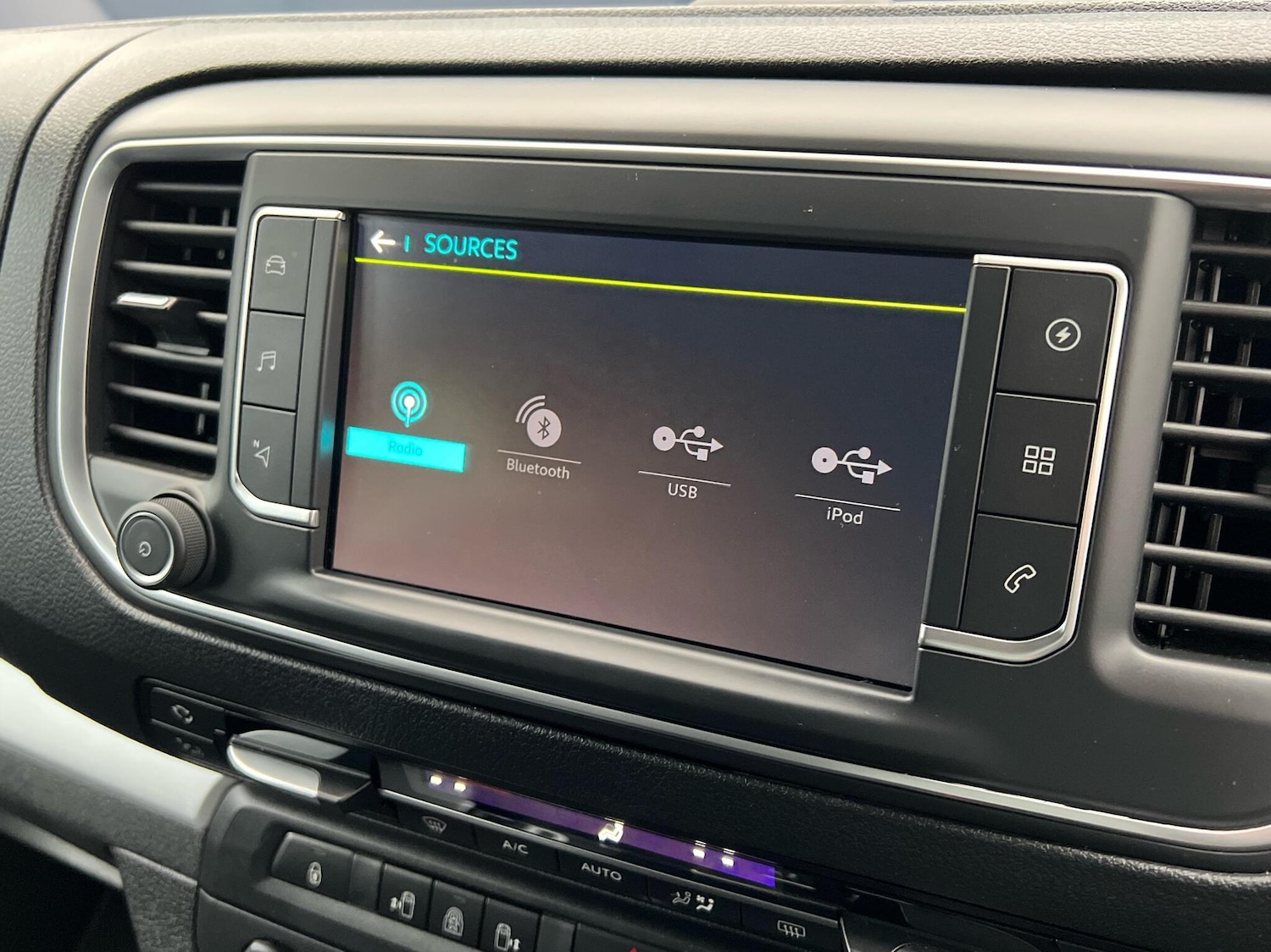 Used Peugeot Traveller 2024 for sale - 76677610: Photo 19