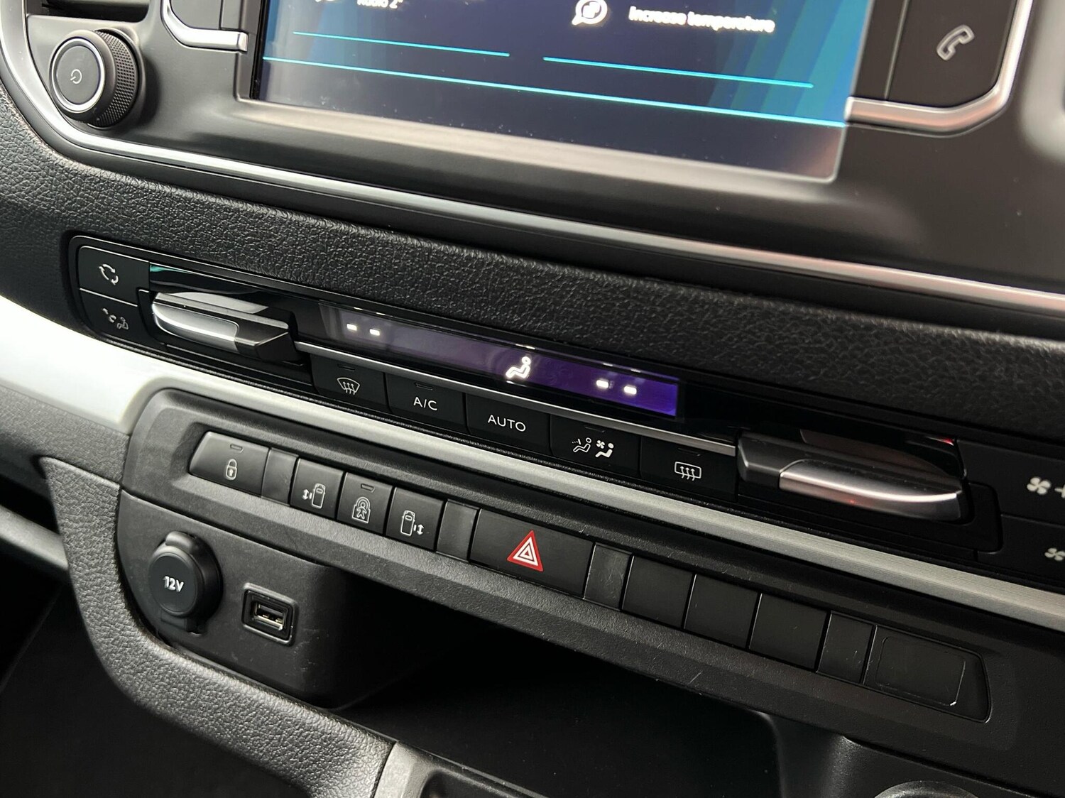 Used Peugeot Traveller 2024 for sale - 76677610: Photo 22