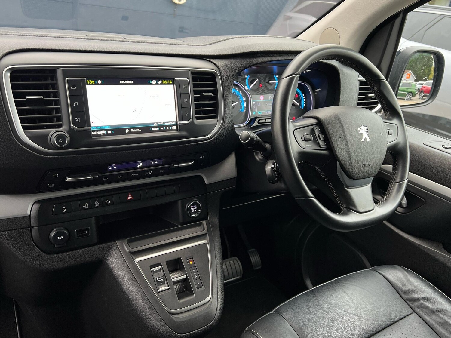 Used Peugeot Traveller 2024 for sale - 76677610: Photo 5