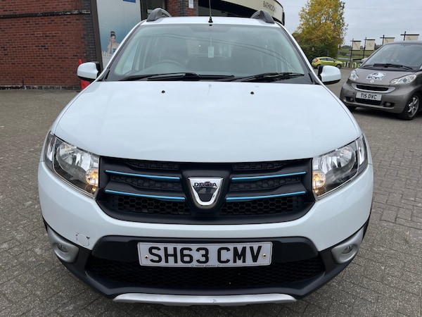 Used Dacia Sandero Stepway 2013 for sale - 76305721: Photo 2