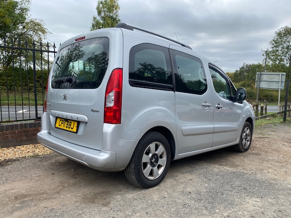 Used Peugeot Partner Tepee 2011 for sale - 76220369: Photo 3