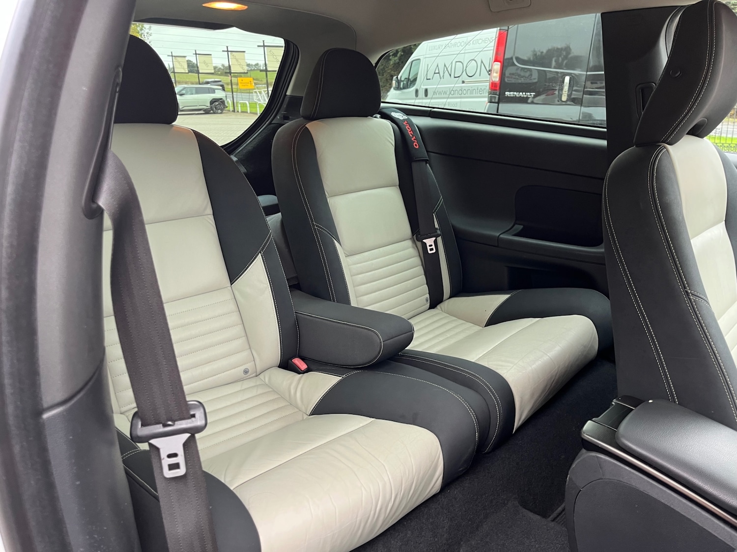 Used Volvo C30 2010 for sale - 76231669: Photo 9