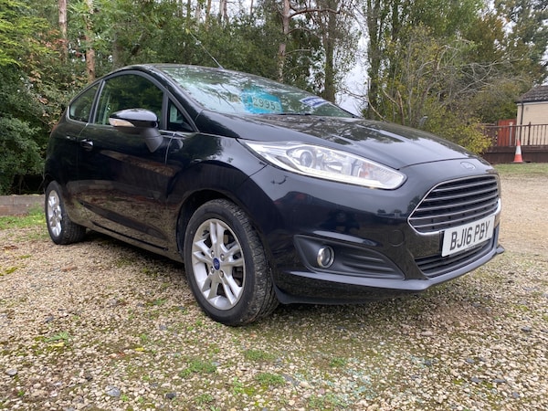 Used Ford Fiesta 2016 for sale - 76263850: Photo 2