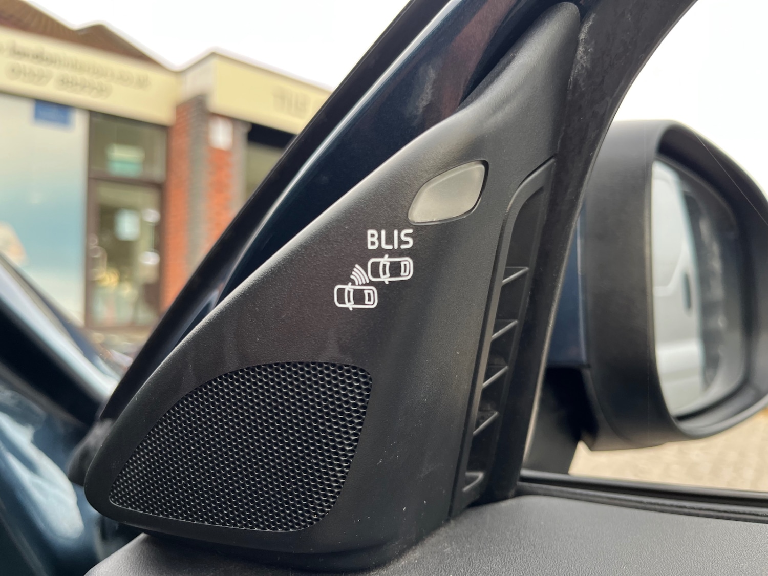 Used Volvo V50 2010 for sale - 76482772: Photo 16