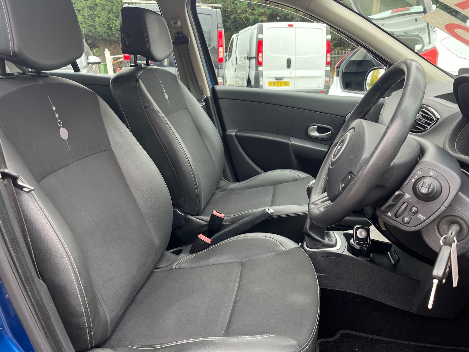 Used Renault Clio 2011 for sale - 76305734: Photo 10