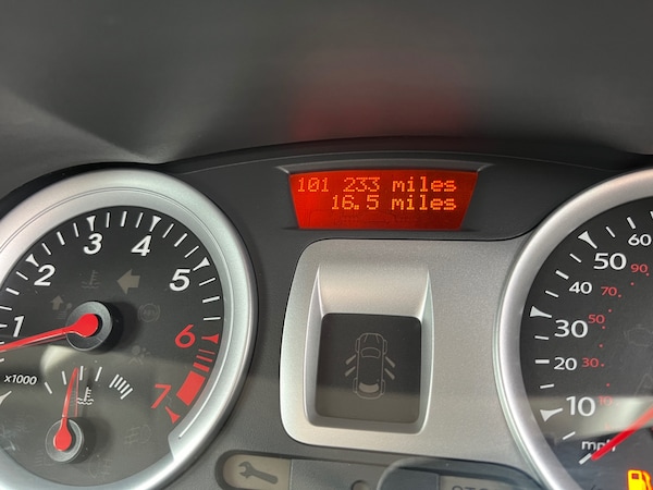 Used Renault Clio 2011 for sale - 76305734: Photo 14
