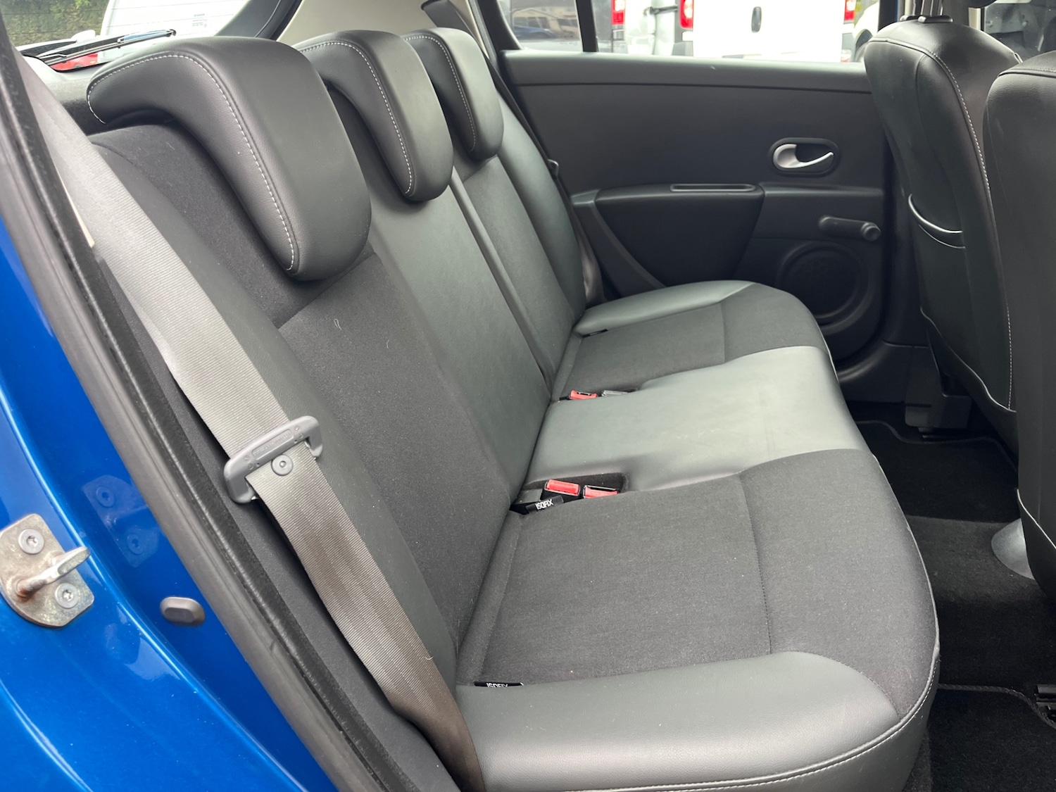 Used Renault Clio 2011 for sale - 76305734: Photo 9