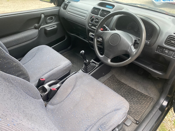 Used Suzuki Ignis 2003 for sale - 76302520: Photo 5
