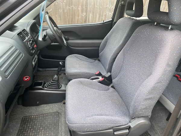 Used Suzuki Ignis 2003 for sale - 76302520: Photo 7
