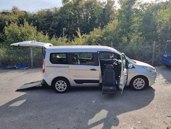 Used Ford Grand Tourneo Connect 2020 for sale - 76625526: Photo