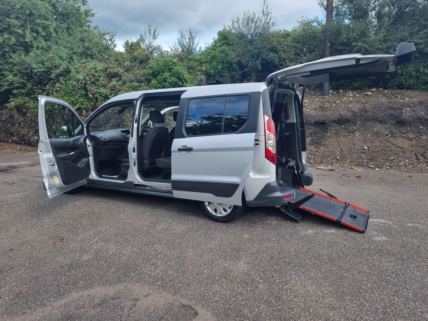 Used Ford Grand Tourneo Connect 2017 for sale - 76625528: Photo 21