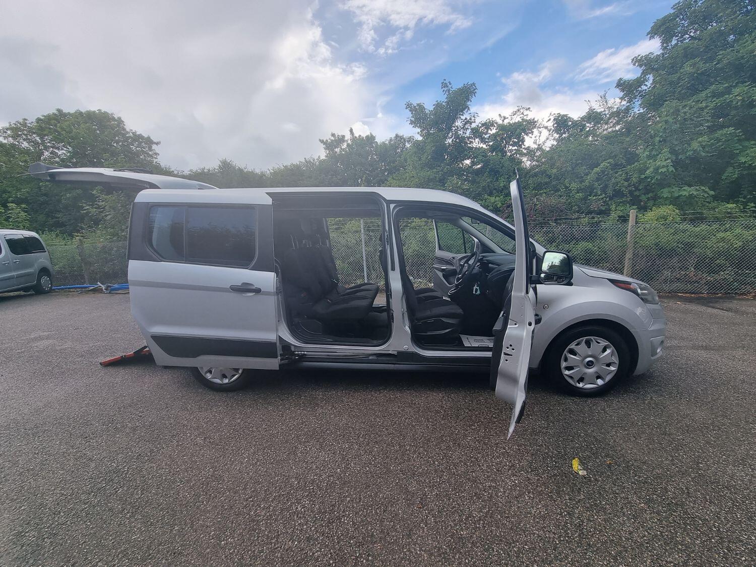 Used Ford Grand Tourneo Connect 2017 for sale - 76625528: Photo 24