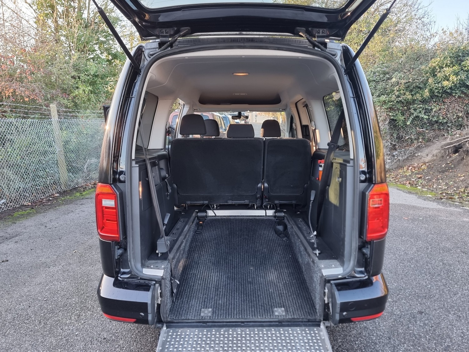 Used Volkswagen Caddy Maxi Life 2018 for sale - 76982793: Photo 2