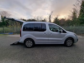 Used Peugeot Partner Tepee 2015 for sale - 76982731: Photo