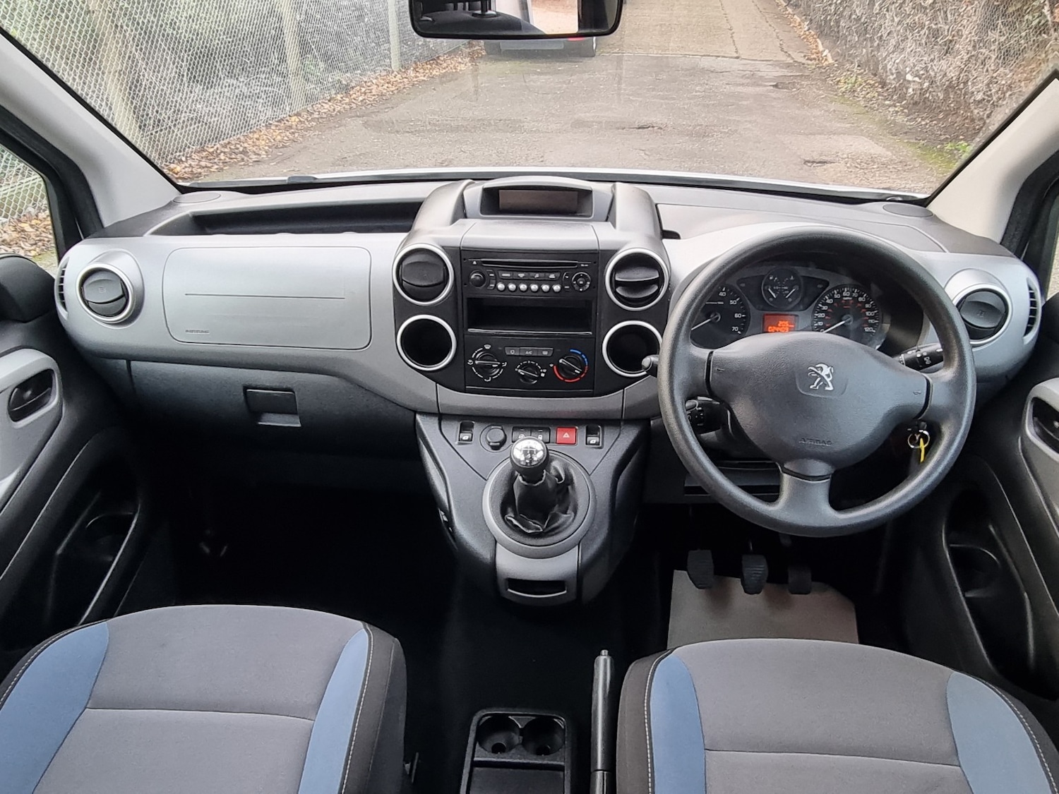 Used Peugeot Partner Tepee 2015 for sale - 76982731: Photo 2