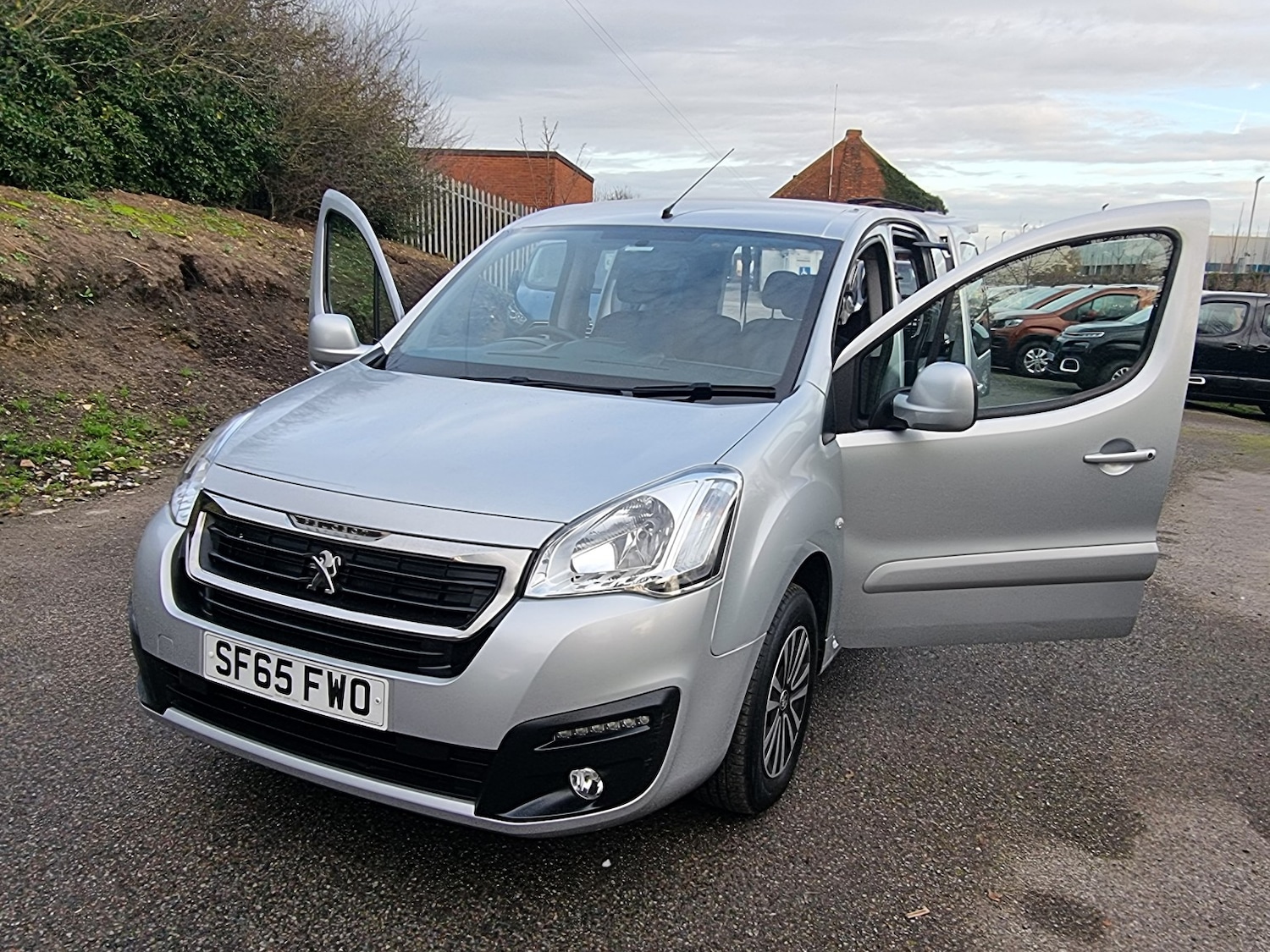 Used Peugeot Partner Tepee 2015 for sale - 76982731: Photo 24