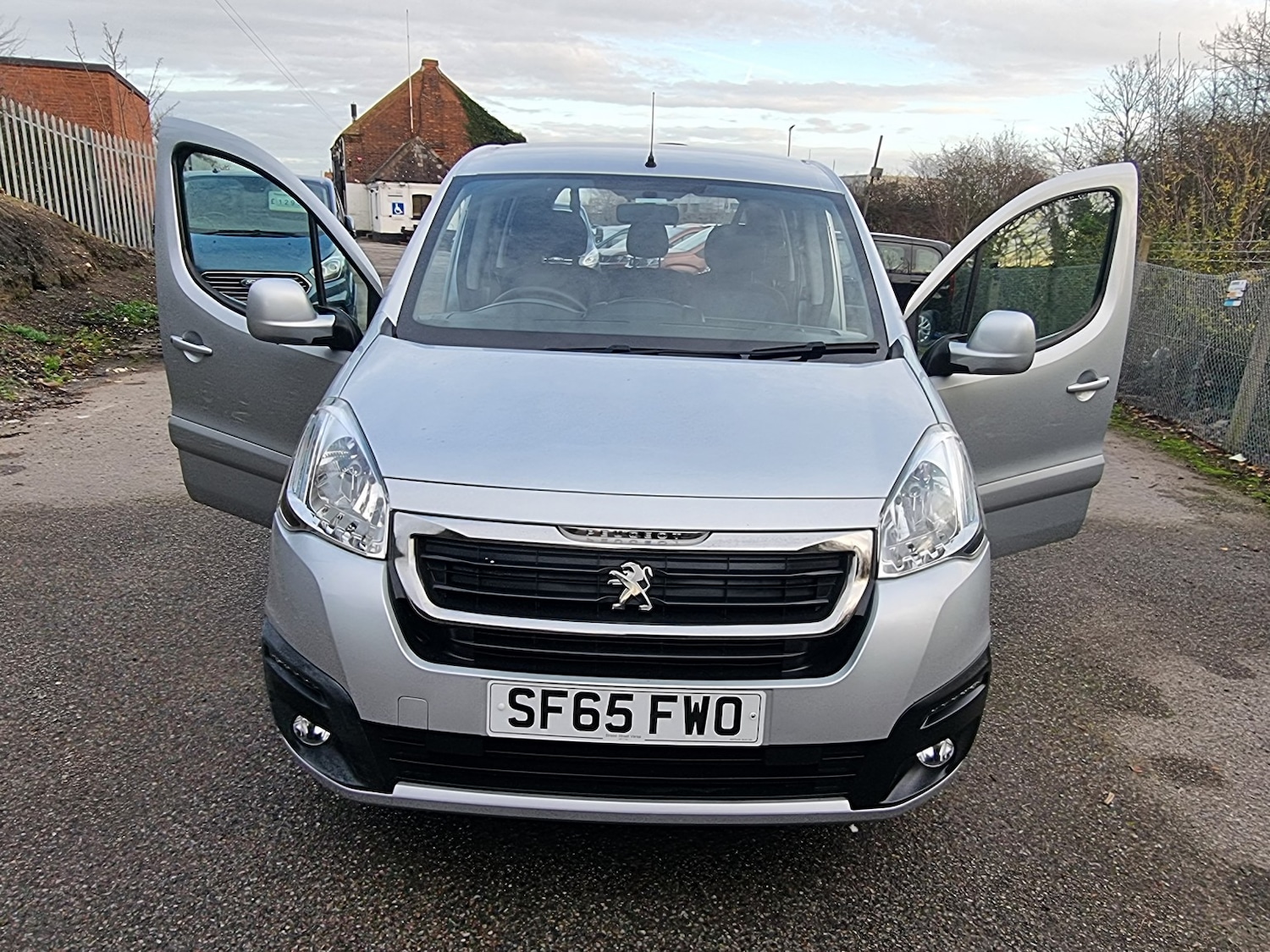 Used Peugeot Partner Tepee 2015 for sale - 76982731: Photo 25